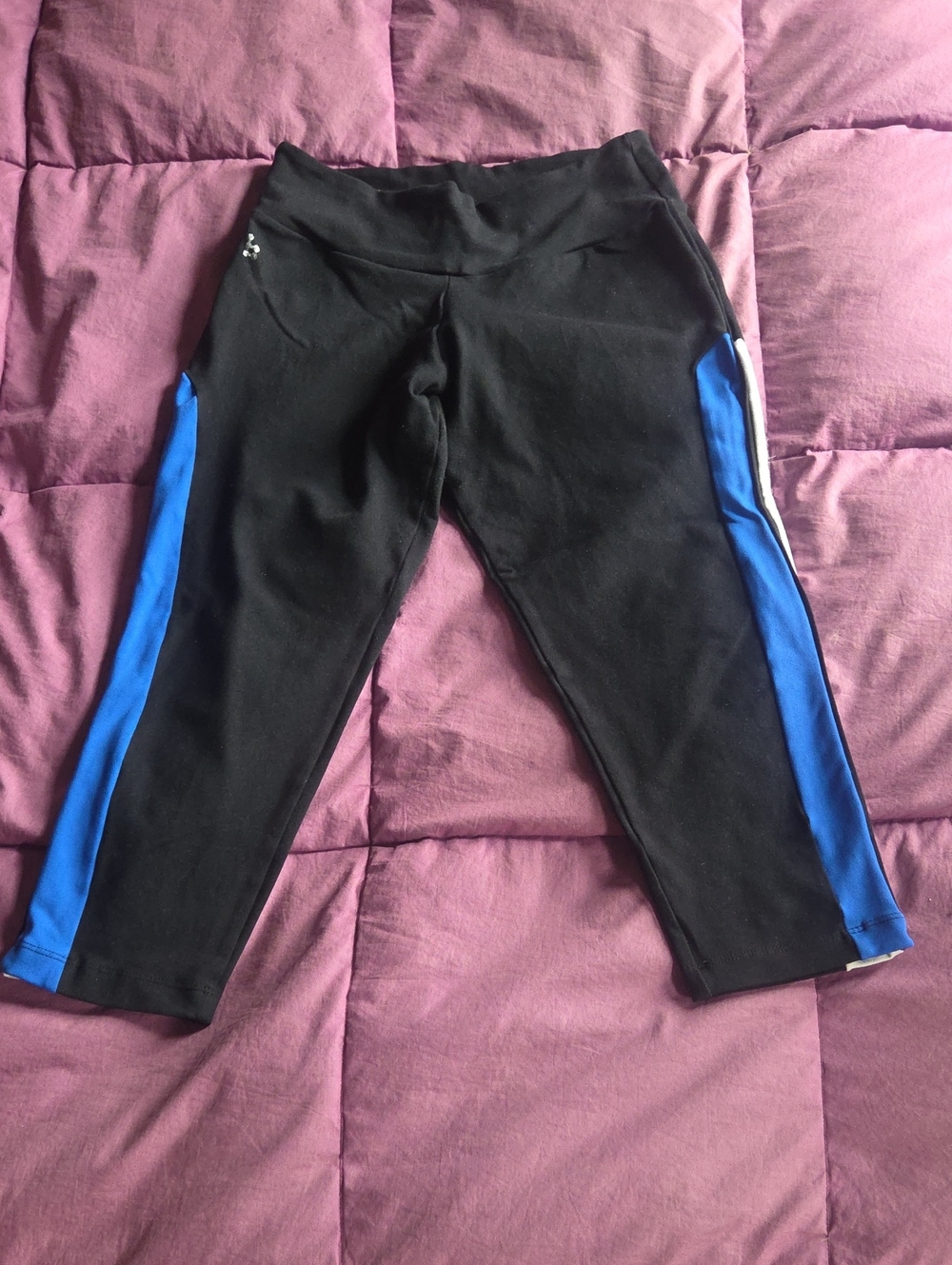 Brasil Sul Black Capri Leggings with Blue & White Side Stripes S/M